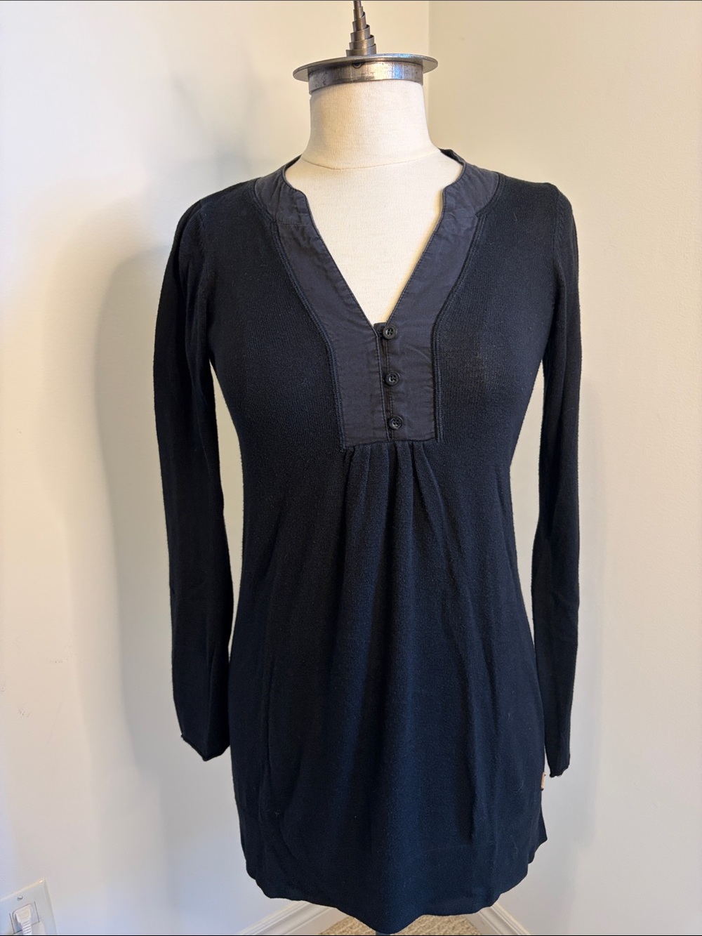 ROOTS Long Sleeve V-Neck Button Placket Knit Tunic Top Black SIZE SMALL